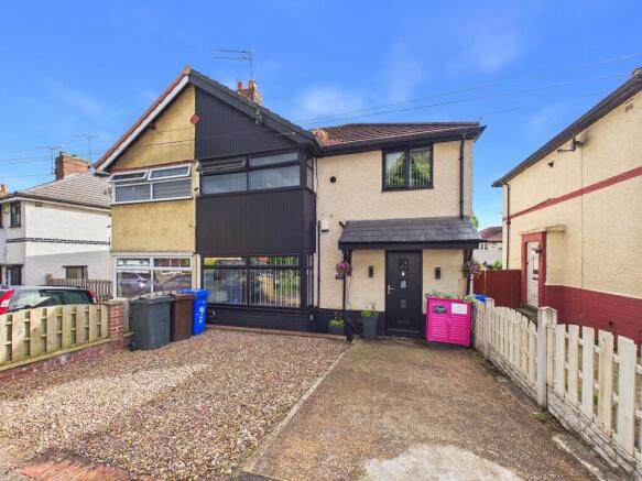 4 bed property, in Alnwick Road, £240,000