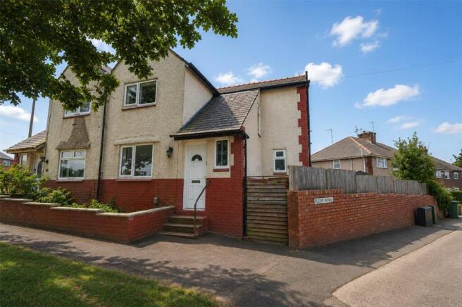 3 bed property, in Woodstock Road, £170,000