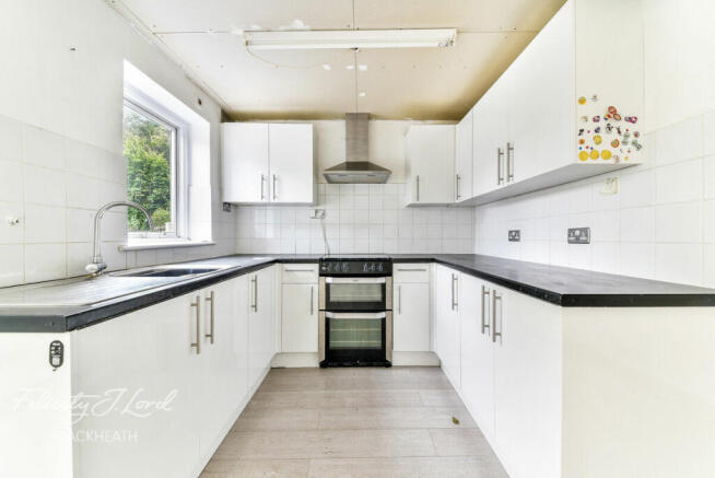 3 bed property, in Kinlet Road, £500,000