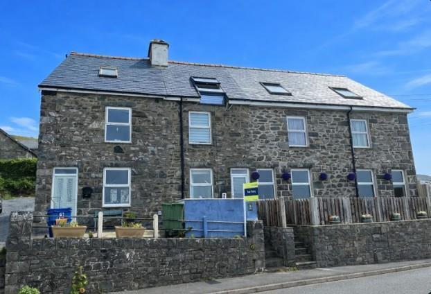 2 bed property, in 2 Penrhiw, £219,500