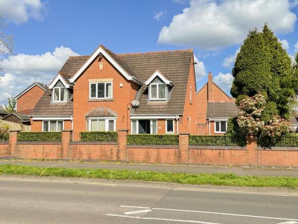 6 bed property, in The Garlands, £540,000
