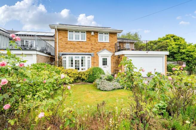 4 bed property, in Woodpecker Close, £625,000