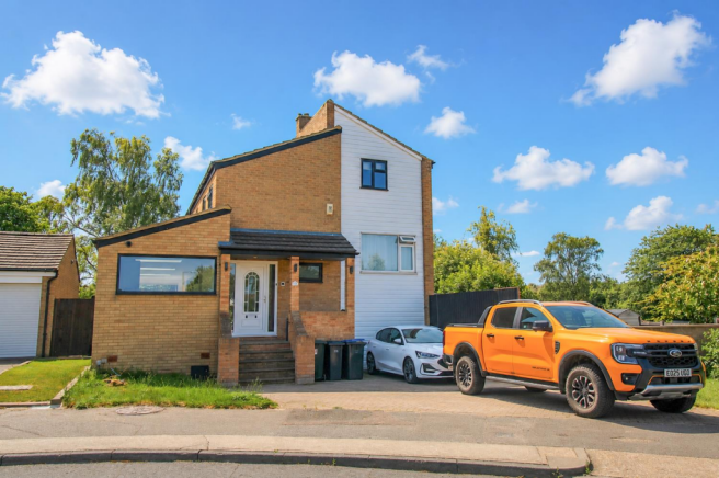 4 bed property, in Copse Hill, £625,000