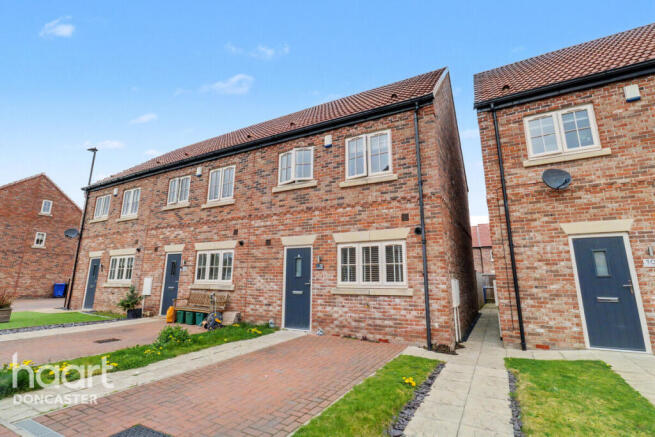 4 bed property, in Wharf Crescent, £220,000