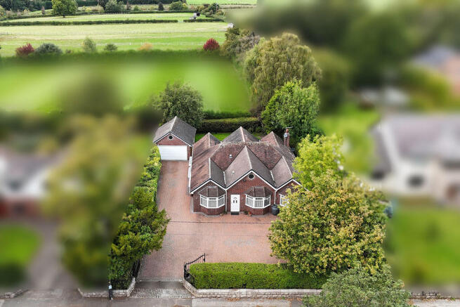 4 bed property, in Chelford Road, £725,000