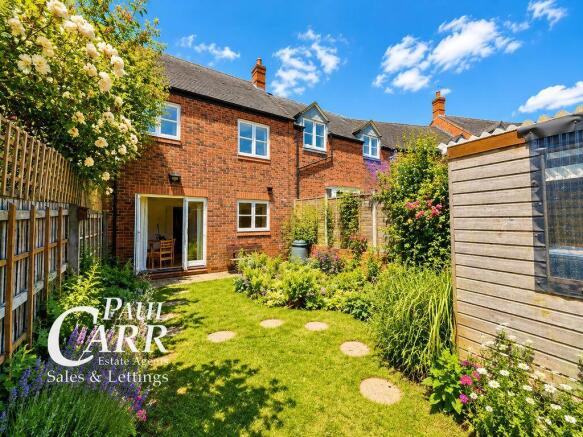 3 bed property, in Two Trees Close, £325,000