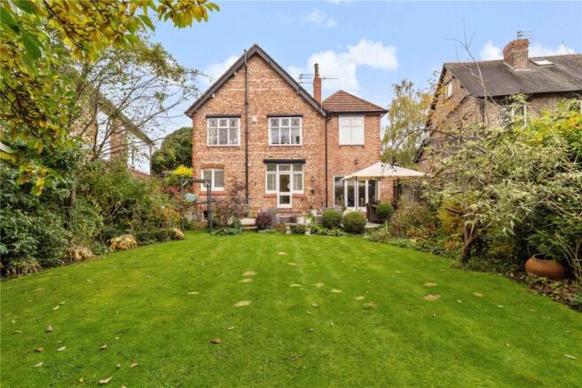 5 bed property, in Crescent Road, £1,395,000