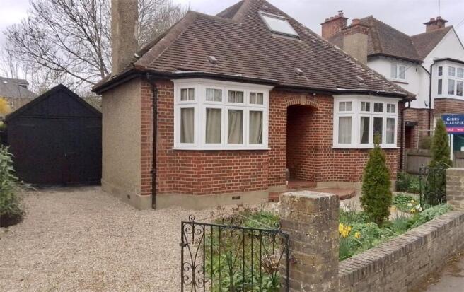 3 bed property, in Dickinson Avenue, £745,000