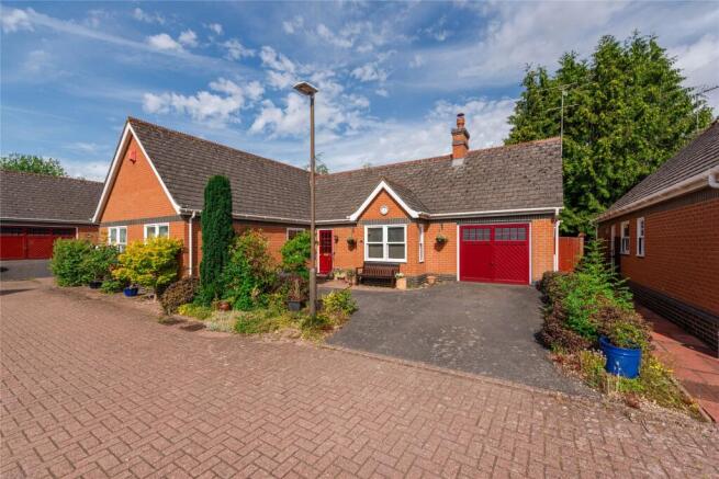 3 bed property, in Hawkins Close, £600,000