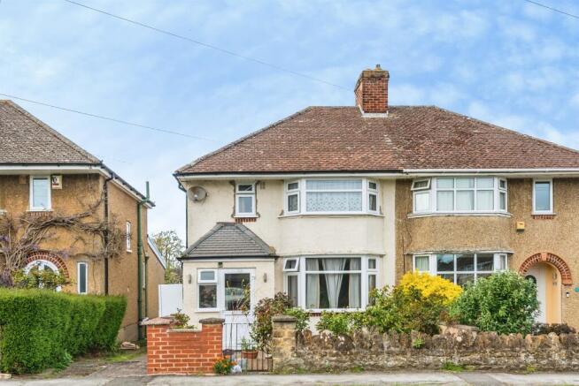 3 bed property, in Downside Road, £505,000
