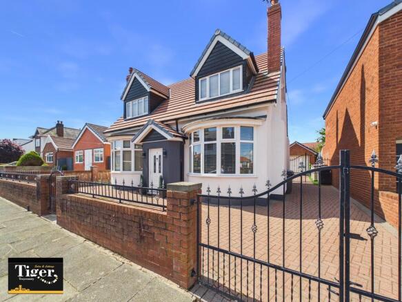 4 bed property, in James Avenue, £325,000