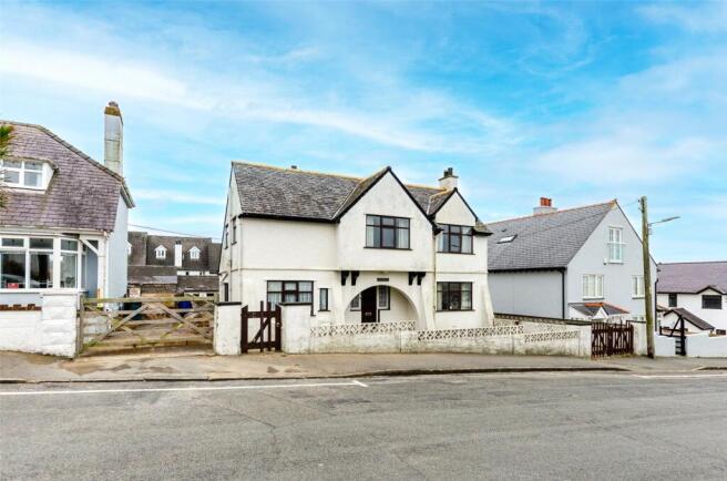 4 bed property, in Glan Y Mor Road, £625,000