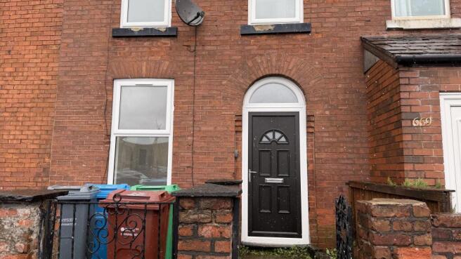 2 bed property, in Hyde Road, £165,000