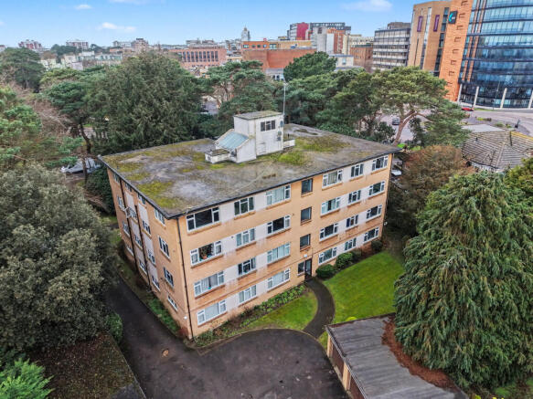 2 bed property, in Burford Court, £240,000