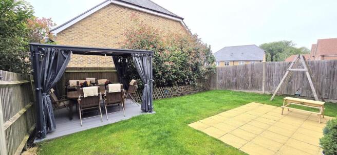 4 bed property, in Swallow Rise, £600,000