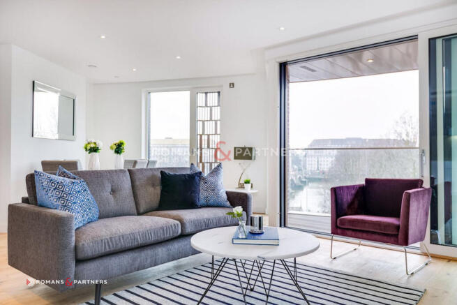 2 bed property, in Palace View, £1,098,000