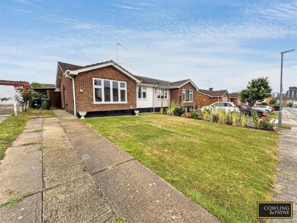 2 bed property, in Long Meadow Drive, £340,000