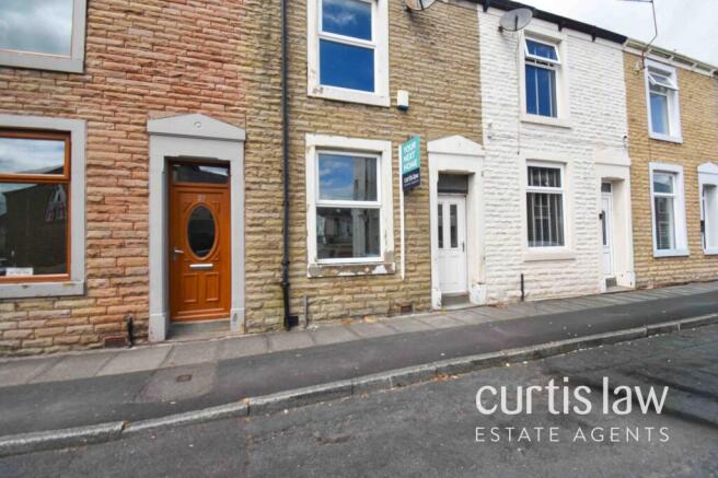 2 bed property, in Noble Street, £35,000
