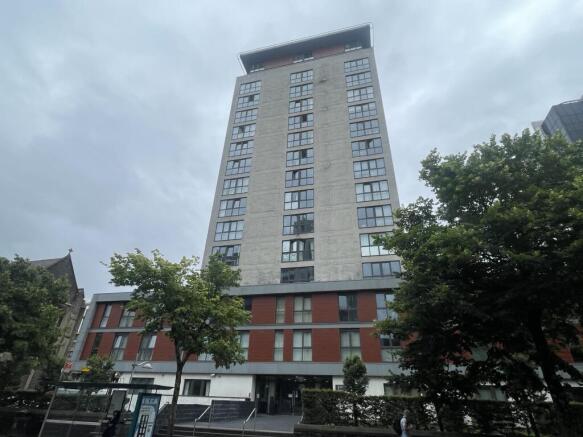 1 bed property, in 14 Admiral House 38-42, £59,000