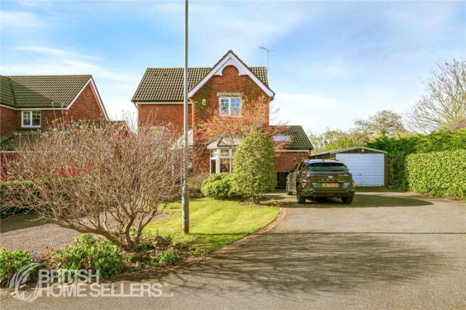 4 bed property, in Hawick Close, £365,000