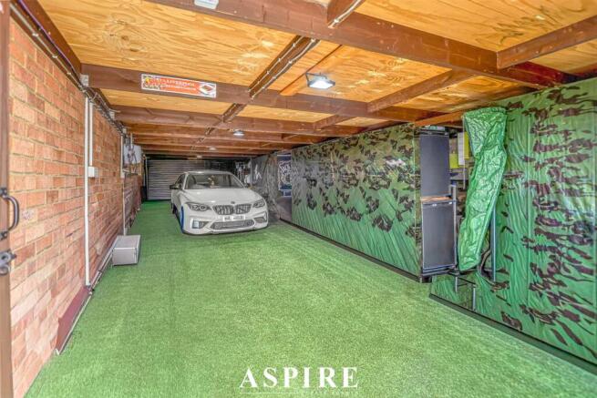 3 bed property, in Norfolk Close, £375,000