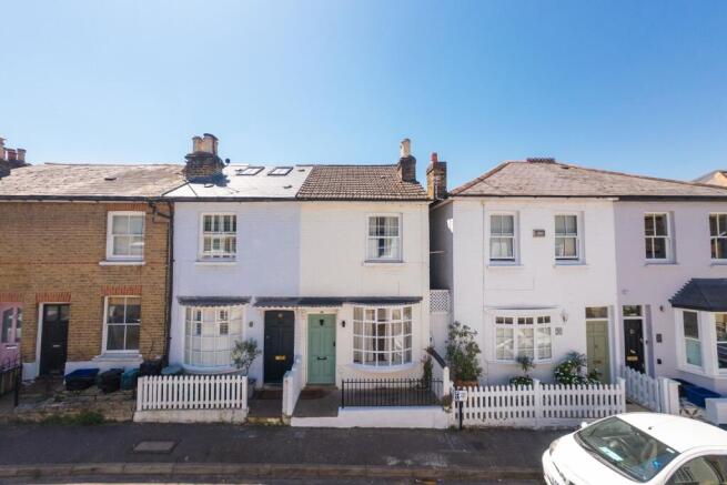 2 bed property, in Richmond, £725,000