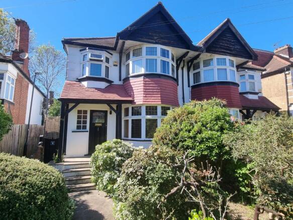 3 bed property, in Birchen Grove, £685,000