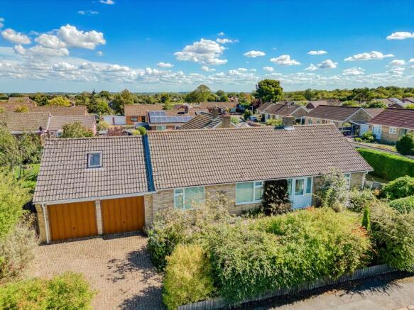 3 bed property, in Lincoln Close, £325,000