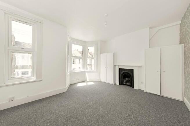 3 bed property, in Ethnard Road, £750,000