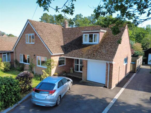 3 bed property, in Essex Street, £650,000