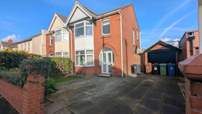 3 bed property, in Winstanley Road, £274,400