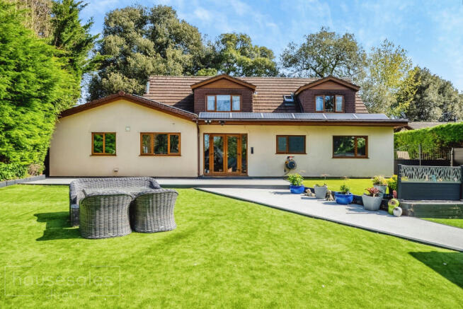 4 bed property, in Mount Ballan Bungalows Portskewett, £605,000