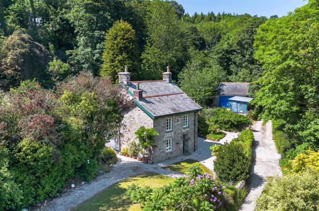3 bed property, in Carthew, £560,000