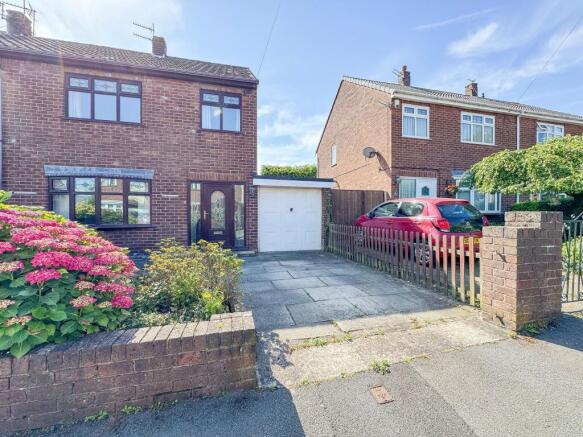 3 bed property, in Linden Street, £180,000