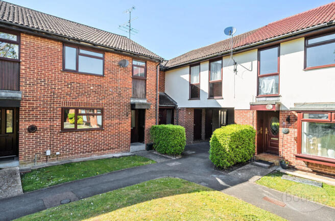 1 bed property, in Wellesley Close, £250,000