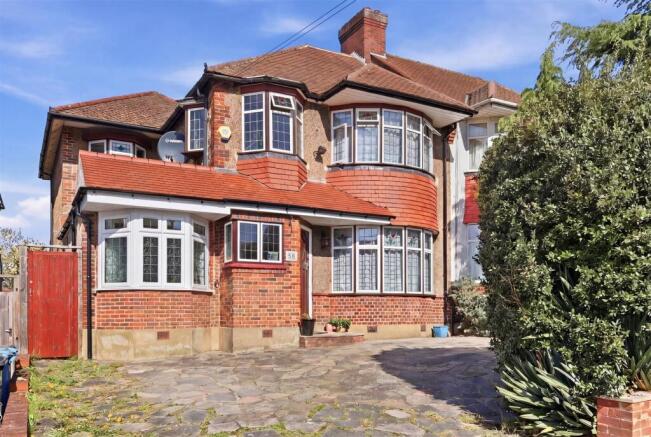 4 bed property, in Brycedale Crescent, £1,000,000