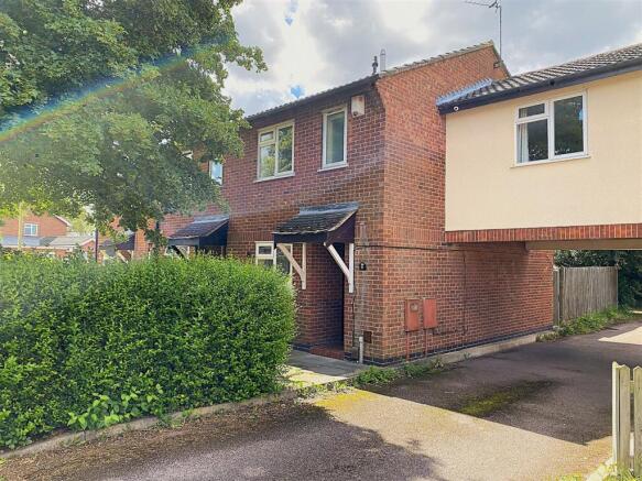 2 bed property, in Gorse Lane, £185,000