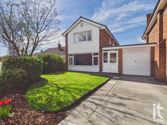 3 bed property, in Warwick Drive, £369,995