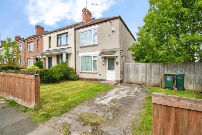 2 bed property, in St. Lukes Road, £250,000
