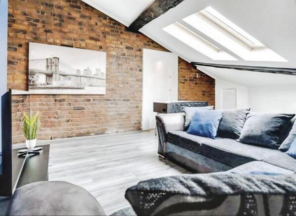 2 bed property, in Wavertree Road, £90,000
