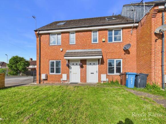 3 bed property, in Wormley Court, £105,000