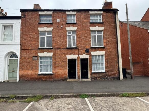4 bed property, in Staplegrove Road, £285,000