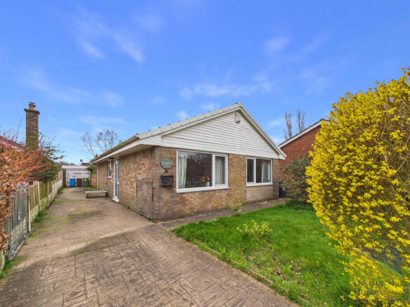 2 bed property, in Clifton Green, £199,950