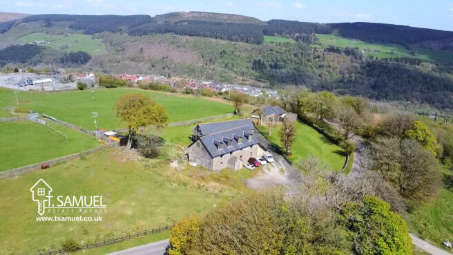 4 bed property, in Lan Farm, £1,000,000