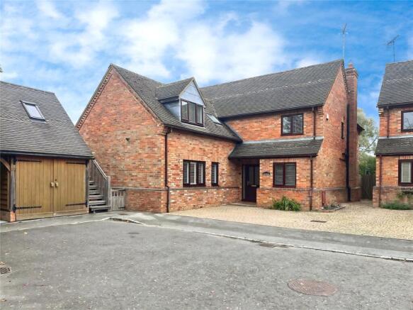 5 bed property, in Marks Orchard, £900,000