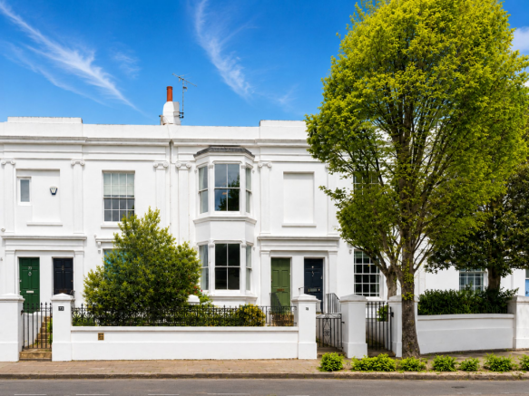 4 bed property, in Upper North Street, £750,000