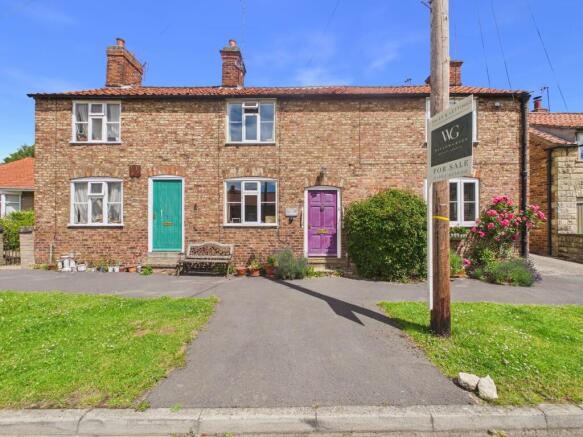 2 bed property, in Westgate, £240,000