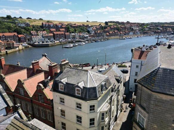 1 bed property, in 3 Harbour View, £158,000