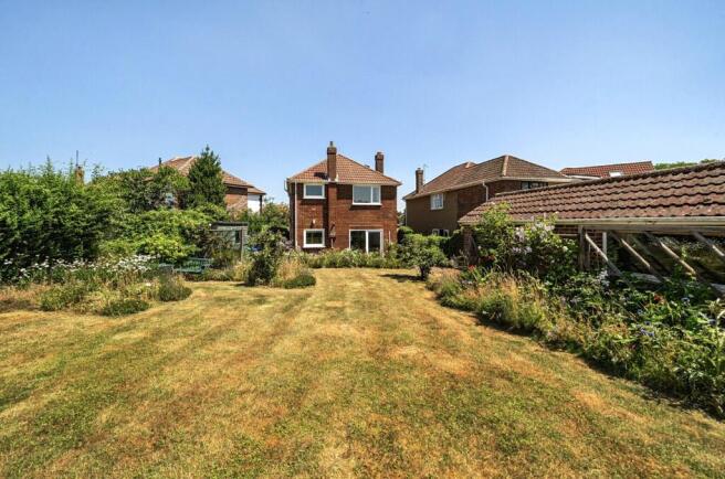 3 bed property, in St. Andrews Close, £780,000