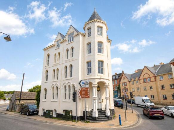 3 bed property, in Church Street, £125,000